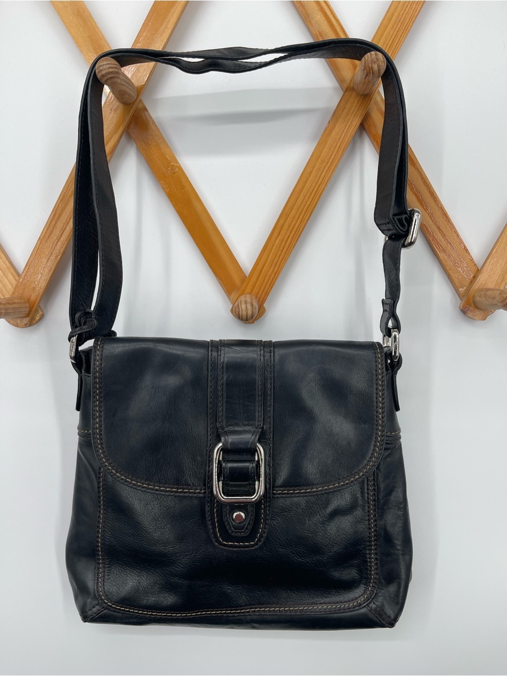 ⭐️Vintage Fossil Black Leather Bag with Silver Hardware Perfect for fall!